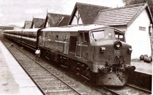 The arrival of the first express train at Maradana on August 3, 1954, hauled by an M1 locomotive.